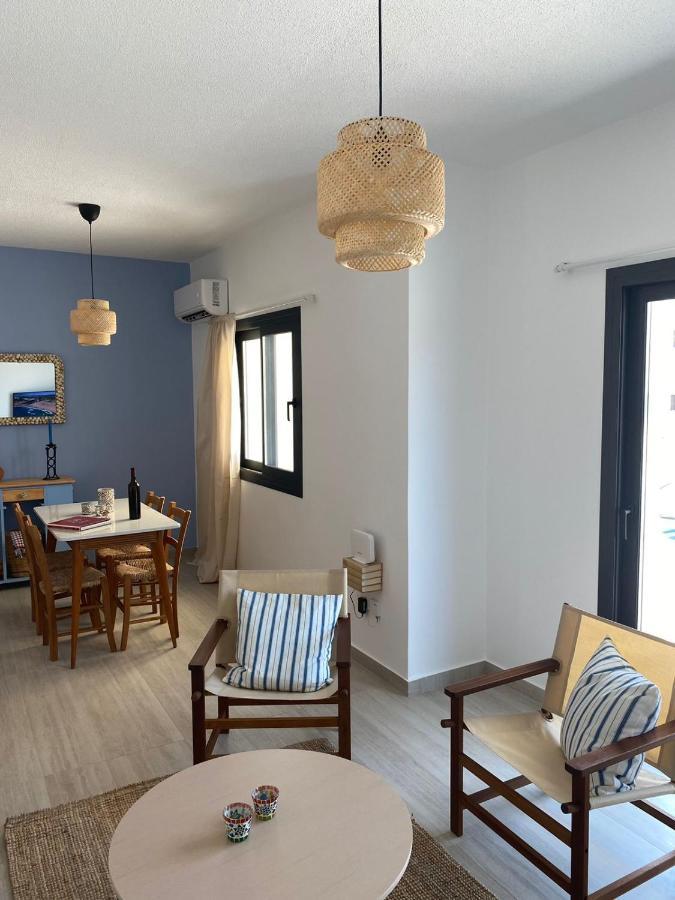 Апартаменти Shades Of Blue Apartment.